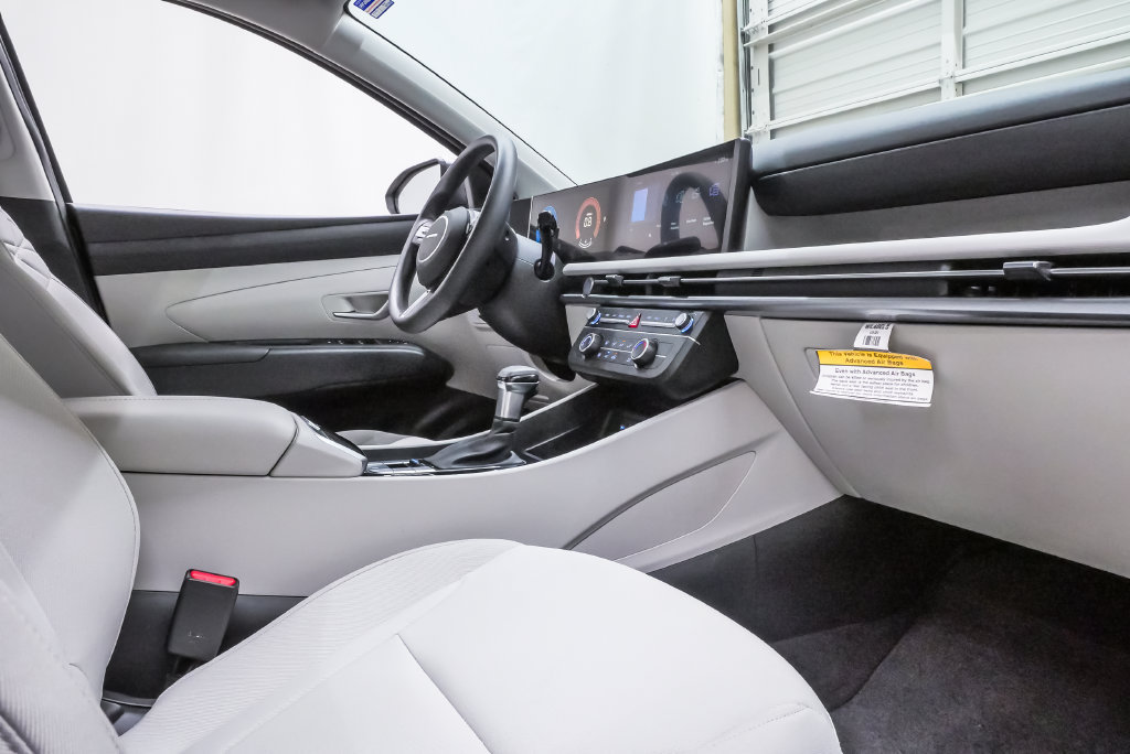 Certified 2026 Hyundai Tucson SE FWD image 12