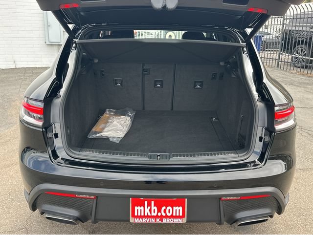Used 2023 Porsche Macan Turbo AWD/4WD image 32