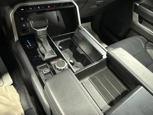 Used 2025 Toyota Sequoia Platinum AWD/4WD image 39