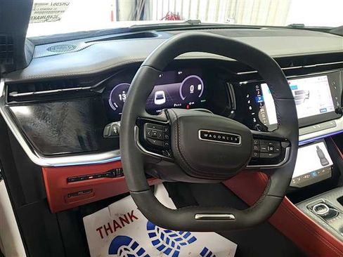 Used 2024 Jeep Wagoneer Launch Edition image 8