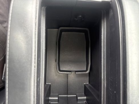 Used 2023 Toyota Highlander XLE image 28