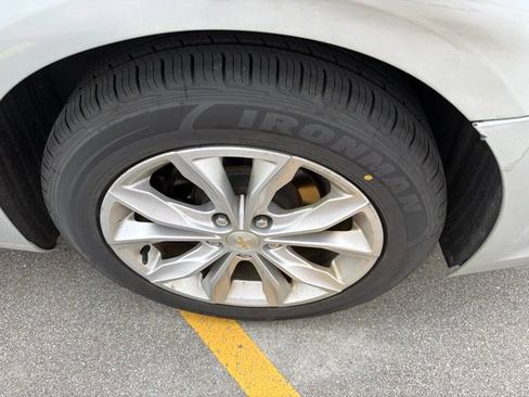 Used 2021 Chevrolet Malibu LT FWD image 13