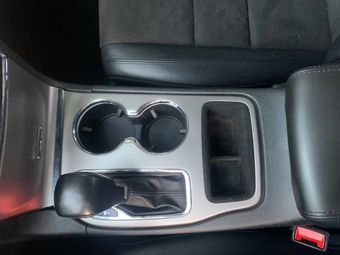 Used 2021 Jeep Grand Cherokee Laredo X image 35