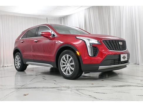 Used 2023 Cadillac XT4 Premium Luxury image 2