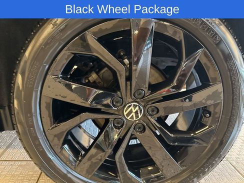 Used 2024 Volkswagen Taos SE w/ Panoramic Sunroof Package image 17