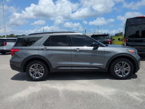 Used 2022 Ford Explorer XLT w/ Equipment Group 202A RWD image 3