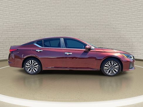 Certified 2023 Nissan Altima 2.5 SV FWD image 4