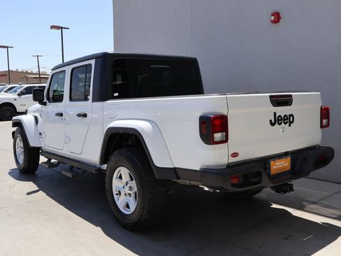 Used 2022 Jeep Gladiator Sport AWD/4WD image 3