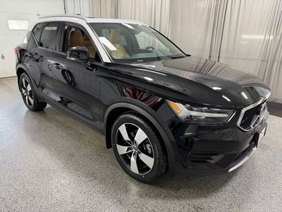 Used 2019 Volvo XC40 T5 Momentum