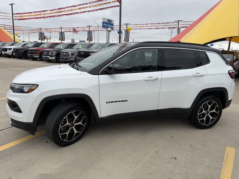 Used 2025 Jeep Compass Limited AWD/4WD image 13
