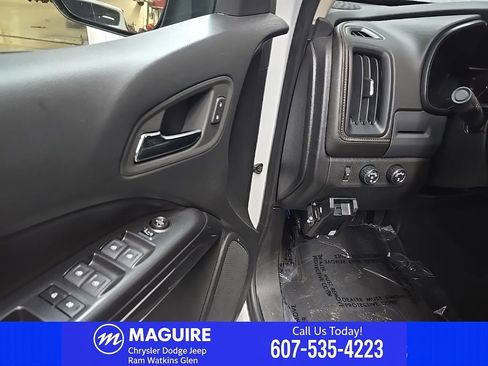 Used 2022 GMC Canyon AT4 AWD/4WD image 30