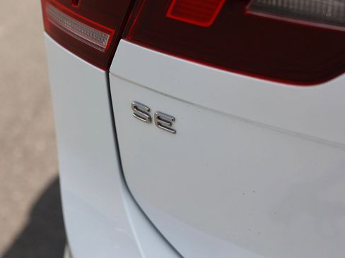 Used 2022 Volkswagen Tiguan SE R-Line AWD/4WD image 10