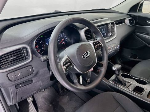Used 2019 Kia Sorento FWD image 6