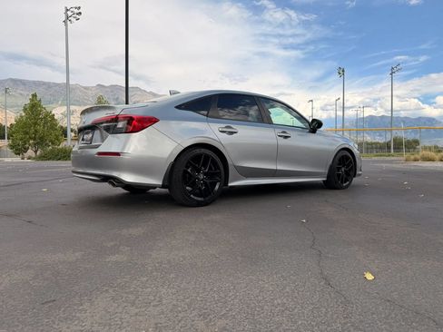 Used 2023 Honda Civic Sport image 4