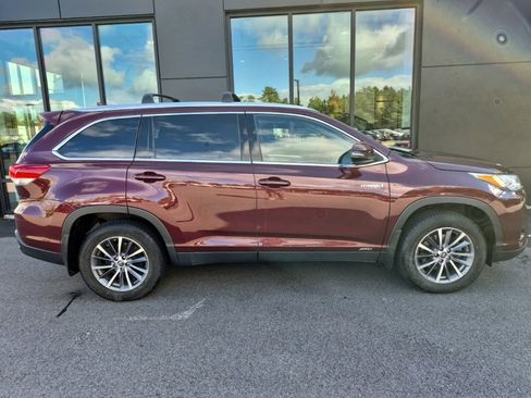 Used 2019 Toyota Highlander XLE image 5