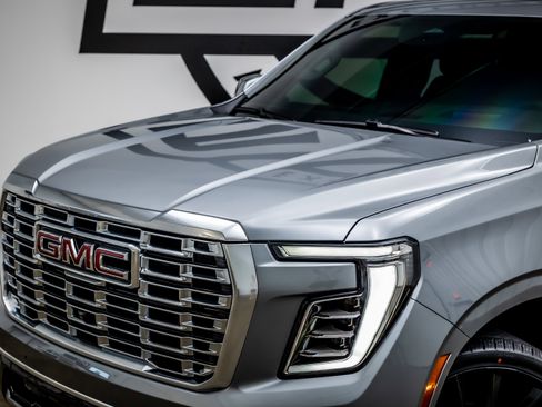 Used 2026 GMC Yukon XL Denali w/ Sun & Power Step Package AWD/4WD image 20