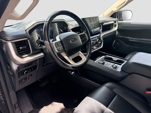 Used 2024 Ford Expedition Max XLT image 10