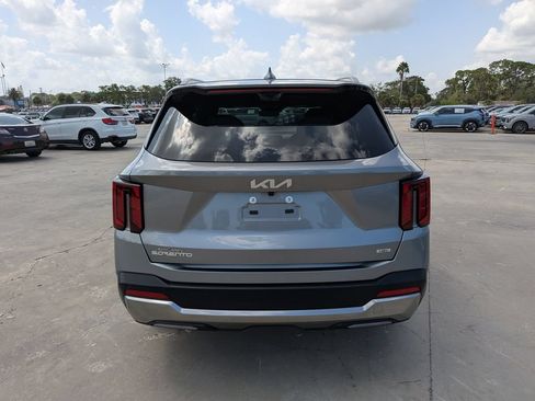 Certified 2025 Kia Sorento SX Prestige AWD/4WD image 7