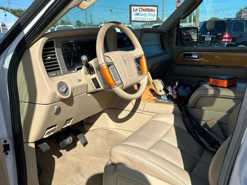 Used 2009 Lincoln Navigator 4WD image 13