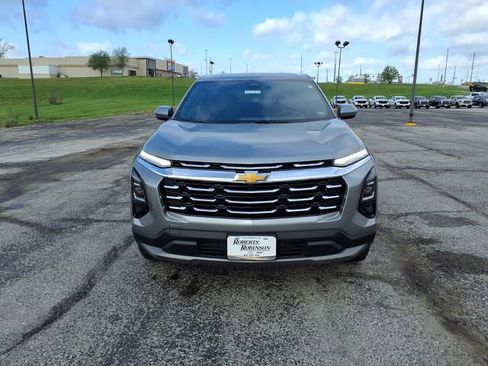 Used 2025 Chevrolet Equinox LT FWD image 2
