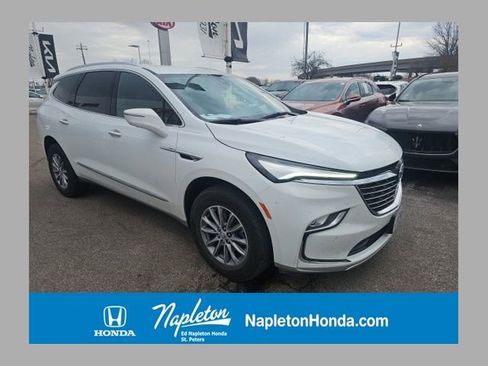 Used 2024 Buick Enclave Essence w/ Technology Package image 1