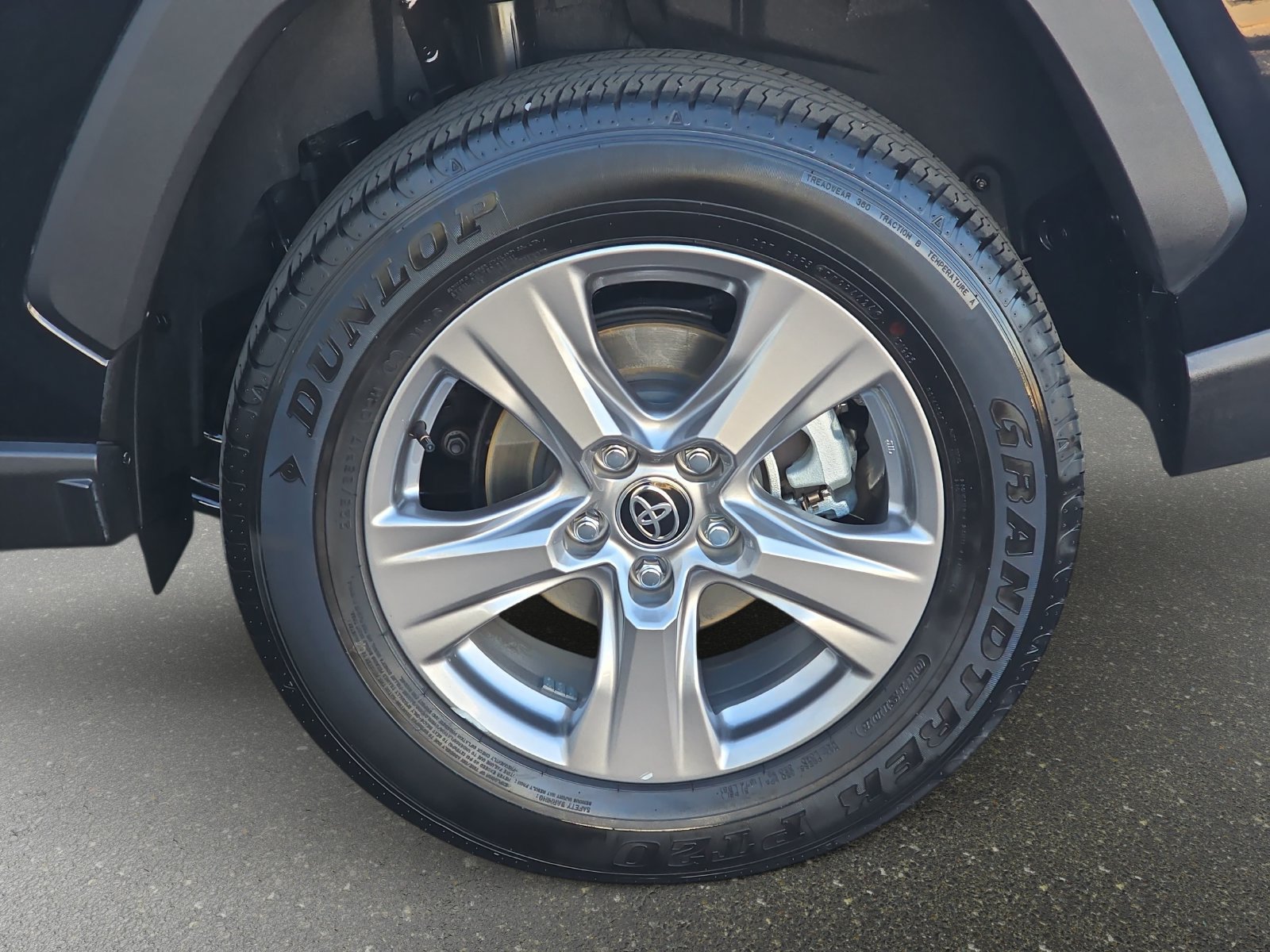 Used 2025 Toyota RAV4 XLE AWD/4WD image 34
