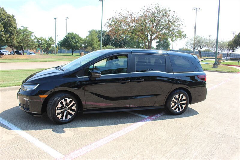 Used 2026 Honda Odyssey EX-L image 2