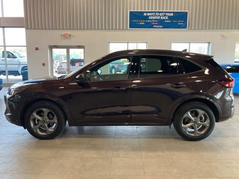 Used 2023 Ford Escape ST-Line Select AWD/4WD image 8
