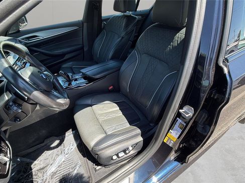 Used 2018 BMW 530e xDrive w/ M Sport Package 2 AWD/4WD image 10
