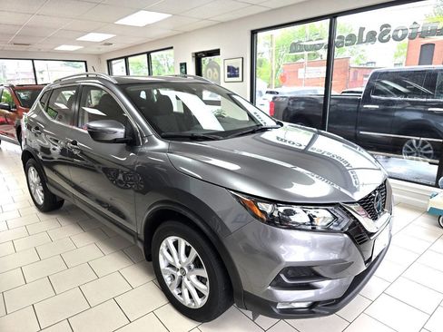 Used 2022 Nissan Rogue Sport SV image 3