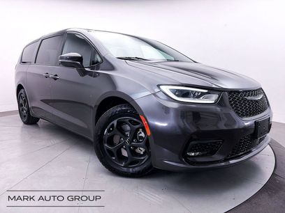 Used 2022 Chrysler Pacifica Touring-L w/ S Appearance Package