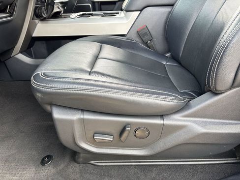 Used 2022 Ford F250 Lariat w/ Black Appearance Package image 19