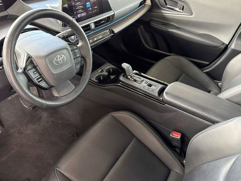 Used 2025 Toyota Prius XLE FWD image 5
