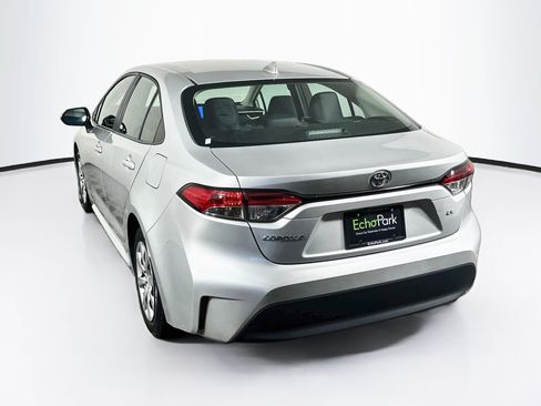 Used 2025 Toyota Corolla LE FWD image 5