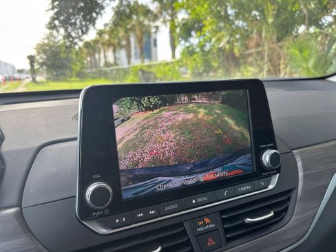Used 2025 Nissan Altima 2.5 SV FWD image 20