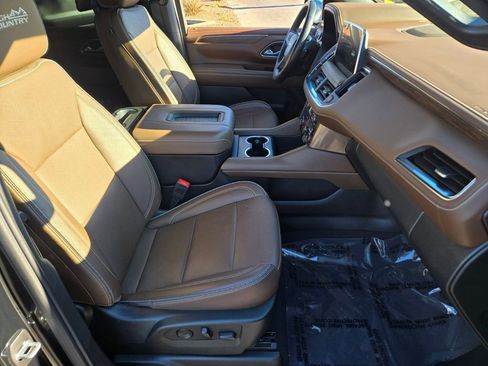 Used 2024 Chevrolet Suburban High Country w/ Advanced Technology Package image 16