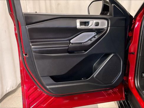 Used 2020 Ford Explorer Platinum w/ Premium Technology Package image 9