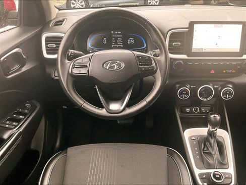 Used 2023 Hyundai Venue Limited image 17