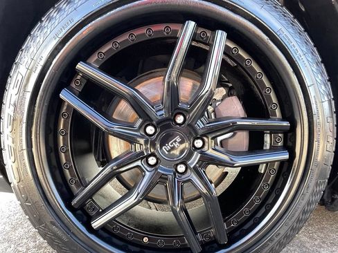 Used 2017 Dodge Challenger SXT RWD image 9