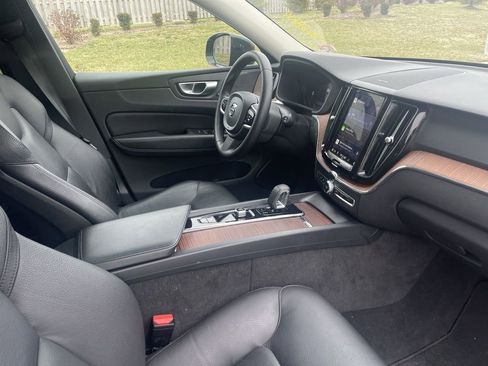 Used 2024 Volvo XC60 B5 Plus image 32