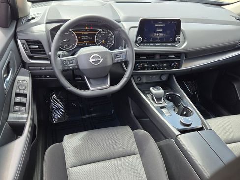 Used 2025 Nissan Rogue SV AWD/4WD image 16