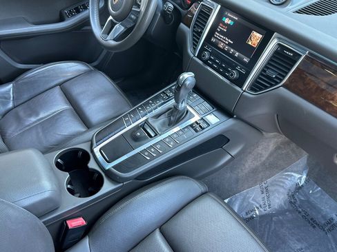 Used 2018 Porsche Macan S image 32