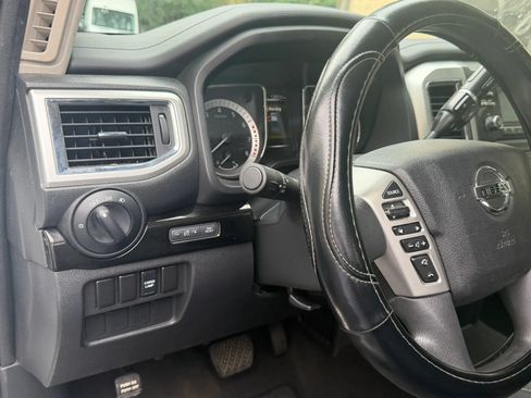 Used 2017 Nissan Titan SV RWD image 25