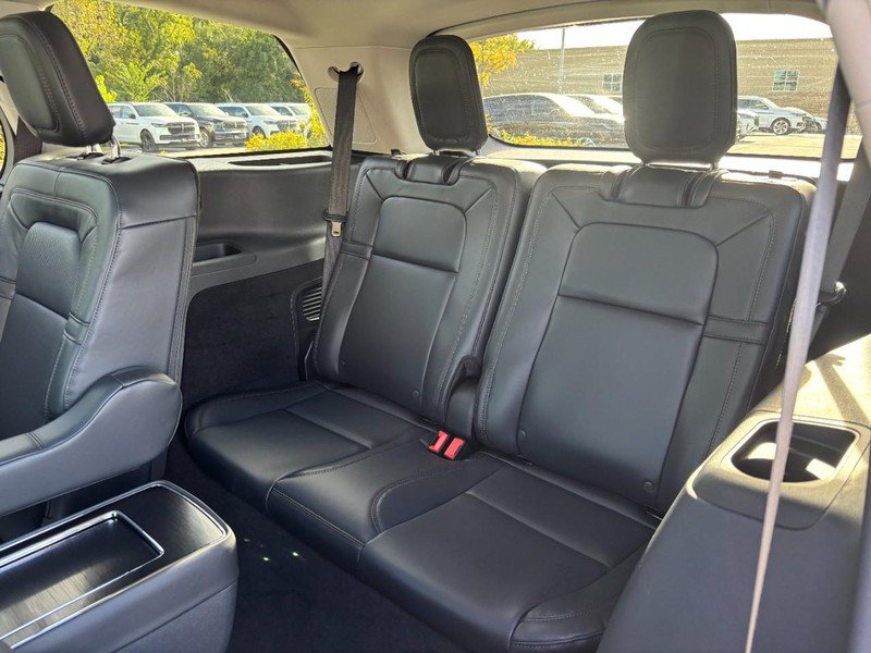 Used 2026 Lincoln Aviator Reserve AWD/4WD image 11