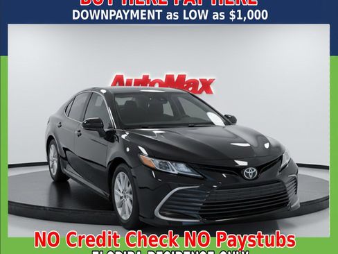Used 2022 Toyota Camry LE image 1