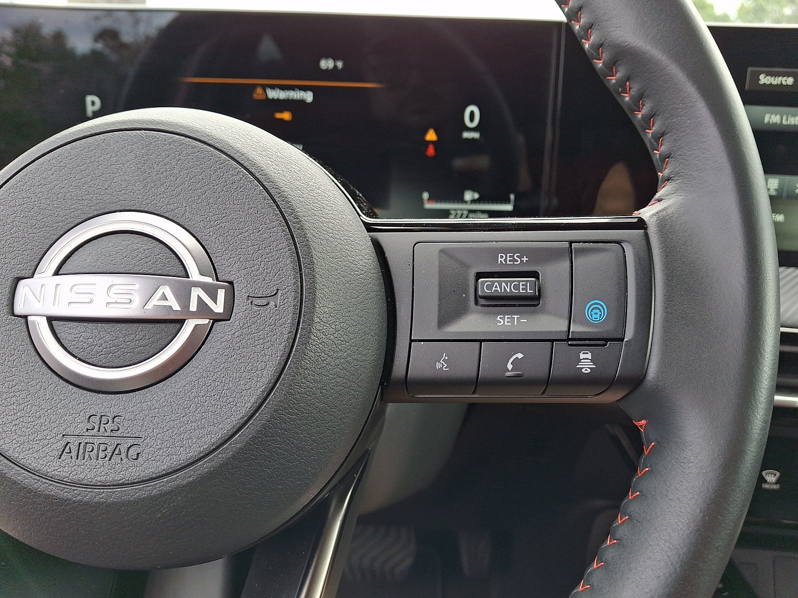 Used 2025 Nissan Kicks SR AWD/4WD image 22