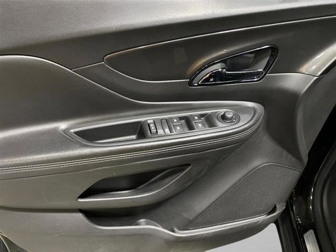 Used 2018 Buick Encore Essence FWD image 8