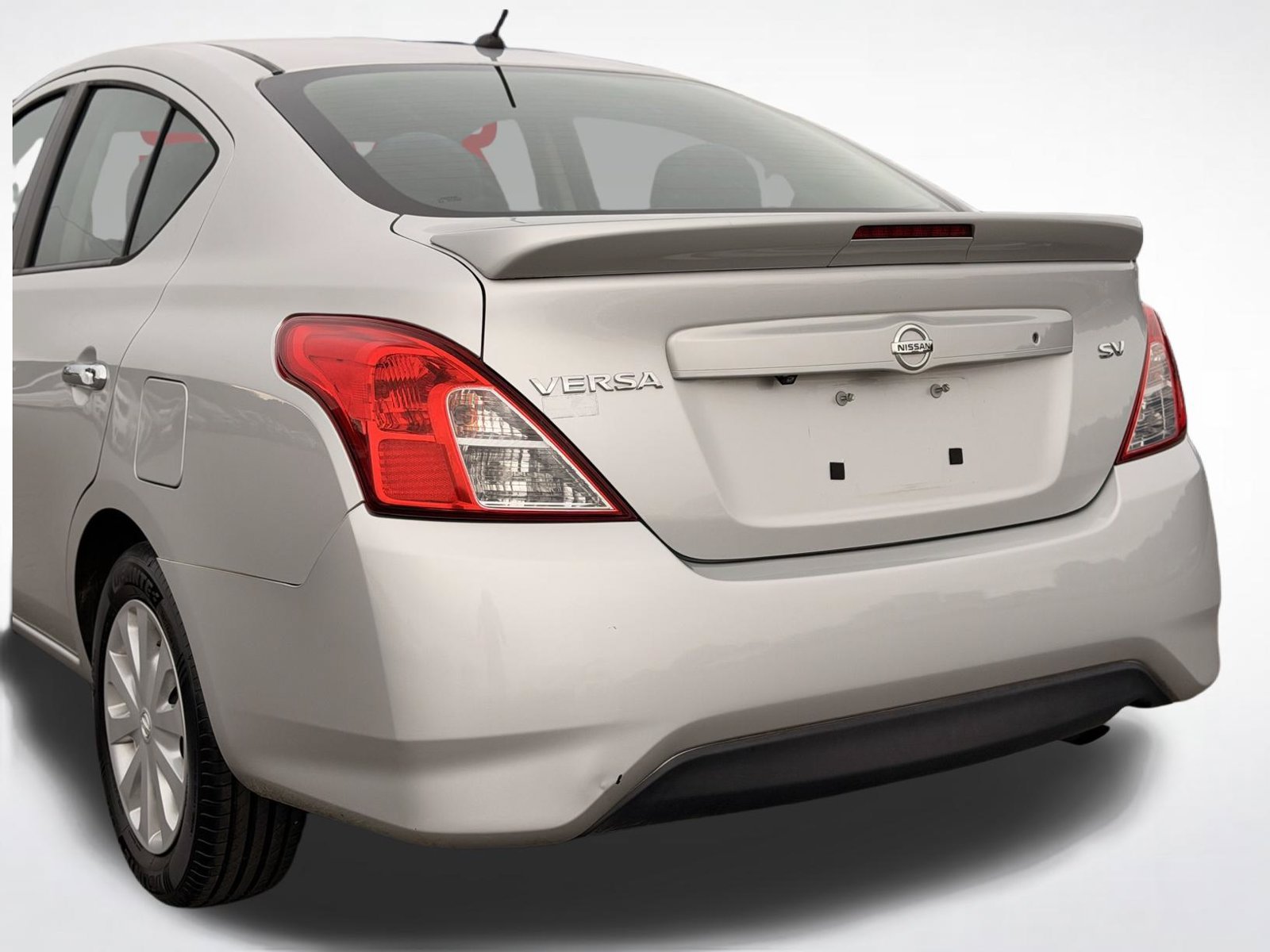 Used 2019 Nissan Versa SV FWD image 3