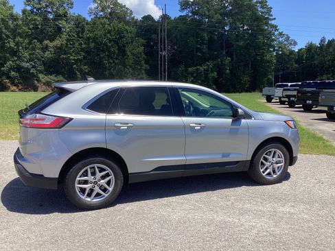 Used 2024 Ford Edge SEL AWD/4WD image 3
