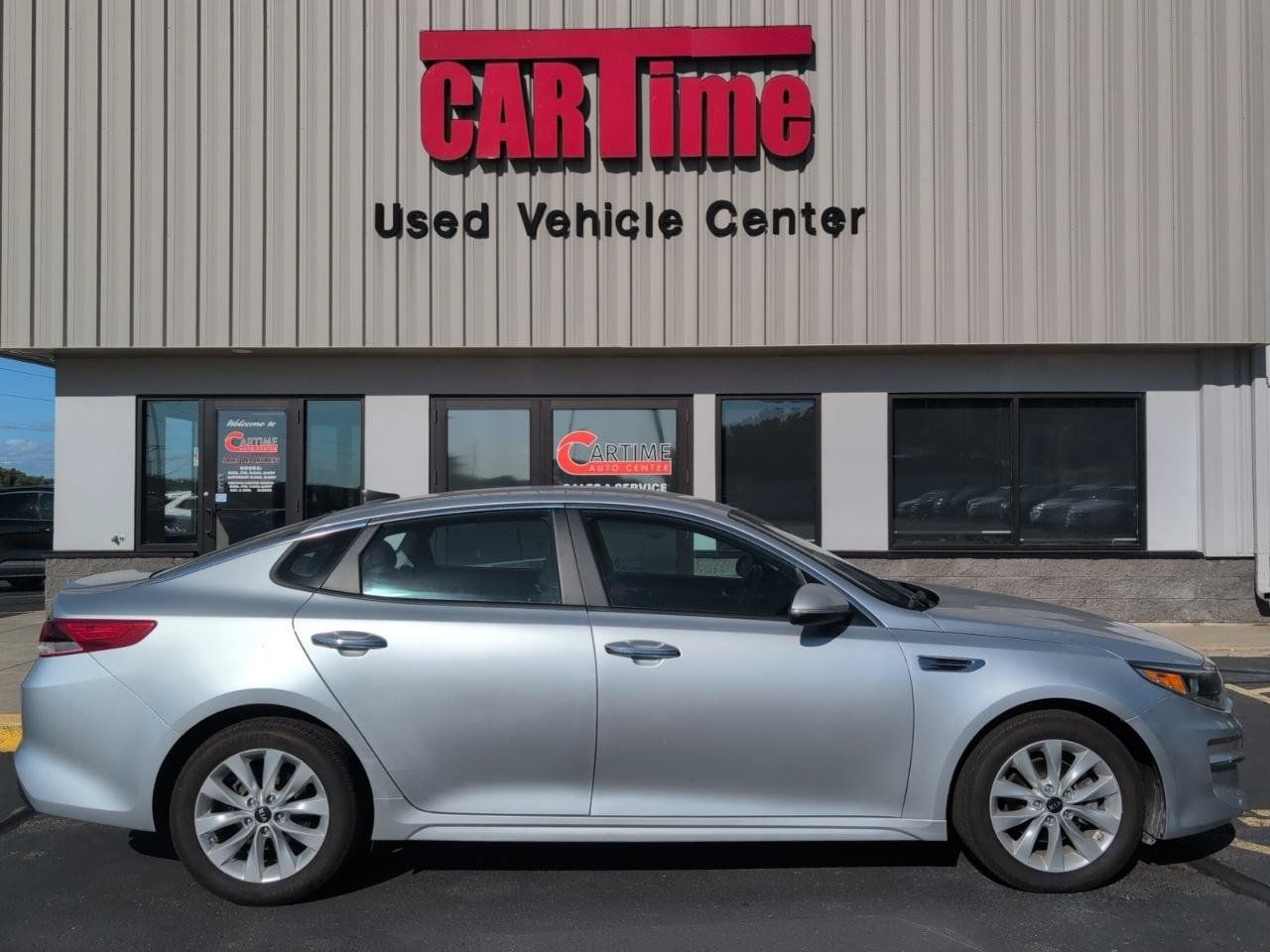 Used 2017 Kia Optima LX FWD image 1
